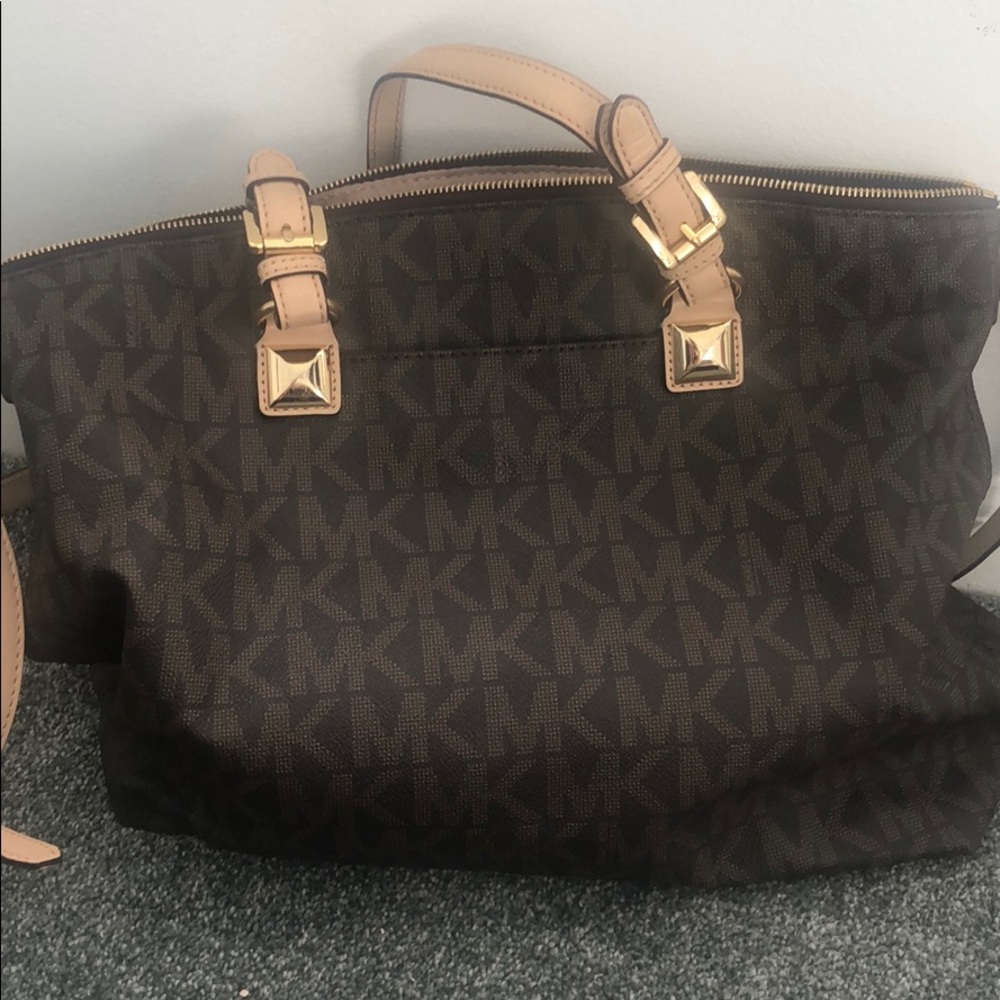 Beautiful Michael Kors bag!! - Picture 5 of 5